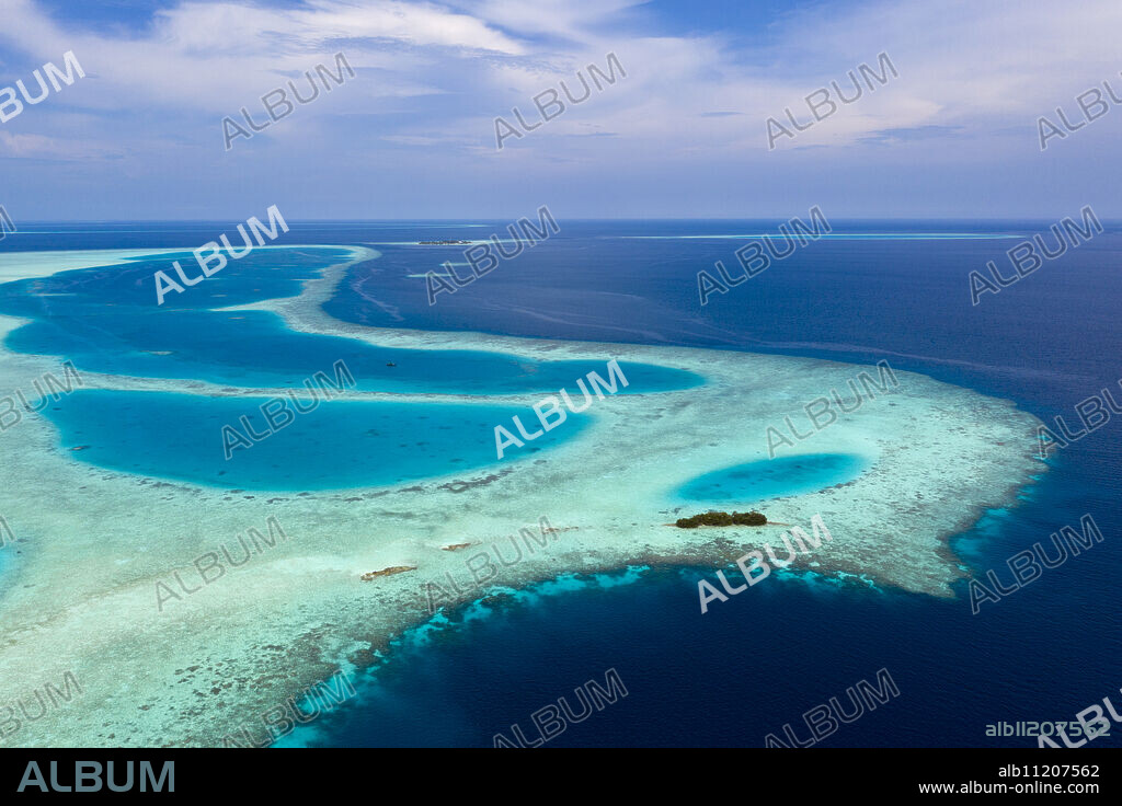 Uninhabited Island near Bodumohora, Felidhu Atoll, Indian Ocean, Maldives.