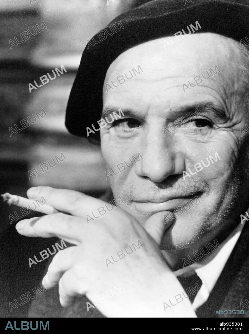 FRANCISCO RABAL en LA COLMENA, 1982, dirigida por MARIO CAMUS. Copyright AGATA FILMS.