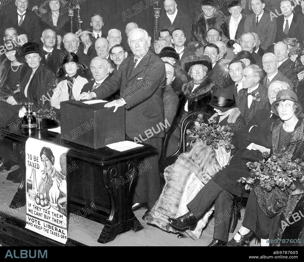 La unión de los Liberales Ingleses.Los ex Primeros Ministros Sres. Asquith (1) y Lloyd George (2) en el mitin de Paisley. Ciudad donde por primera vez Aparecieron Unidos en 1914 y Han vuelto A Unirse en 1923.