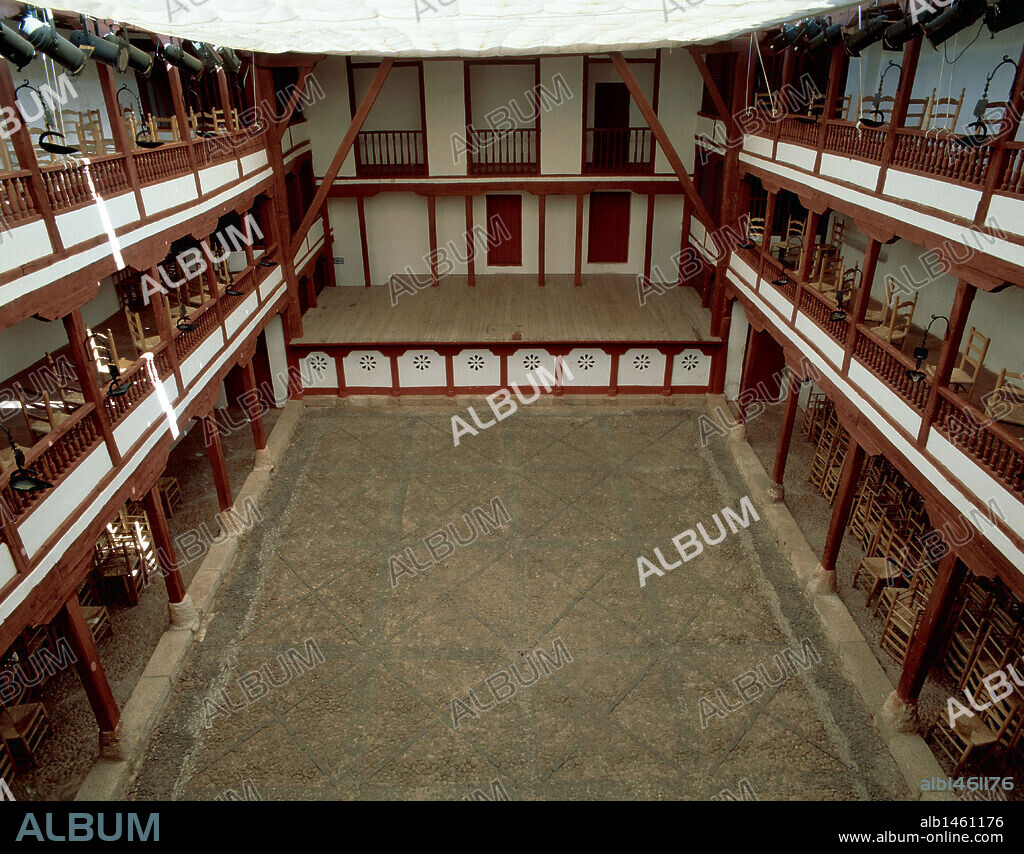 CORRAL DE COMEDIAS DE ALMAGRO. S. XVI-XVII (S. XVI-S. XVII). Tiene zaguán, corral para el público, escena, camarines, palcos laterales y, al fondo, cazuela para las mujeres. Provincia de Ciudad Real. Castilla-La Mancha. España.