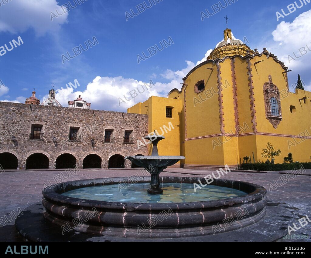 Mexico.San Luis Potosi.Ciudad de San Luis Potosi.Plaza de Aranzazu y museo regional potosino.