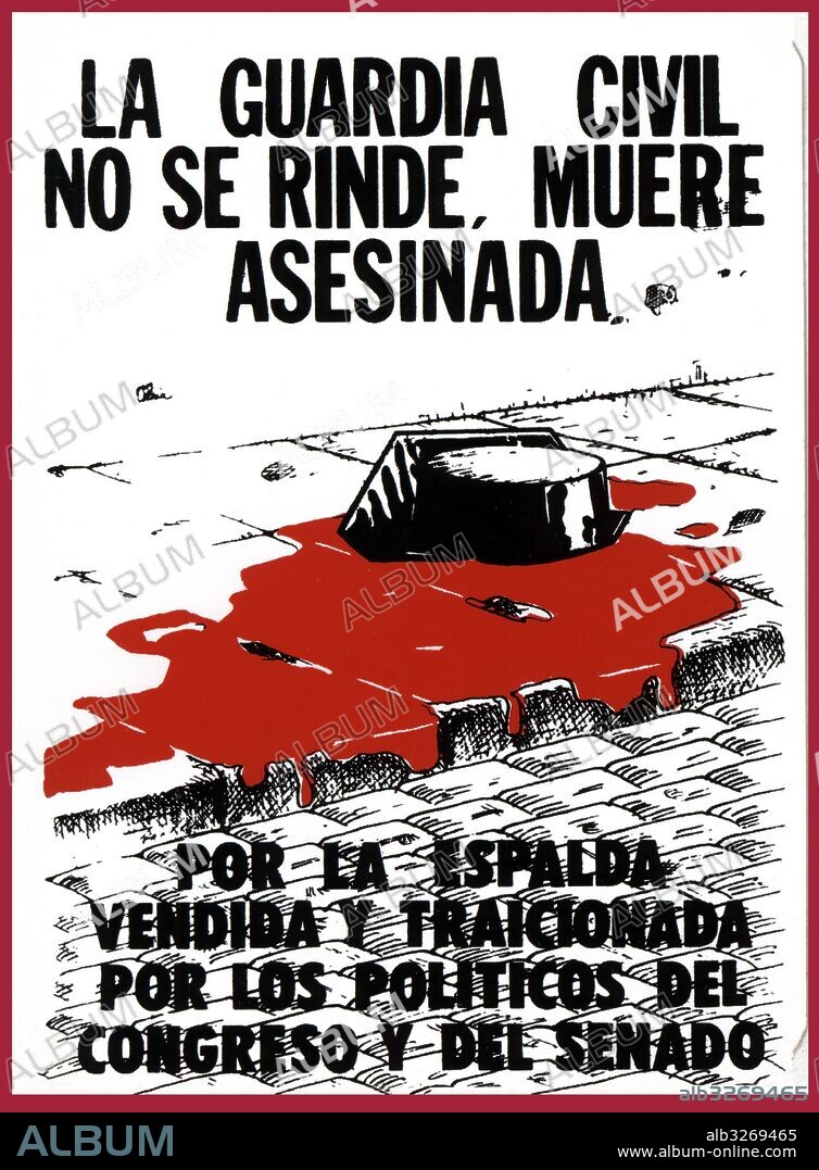 España. Cartel de propaganda política dedicado a la Guardia Civil. Tricornio sobre el suelo manchado de sangre. Dibujo. Años 1975.