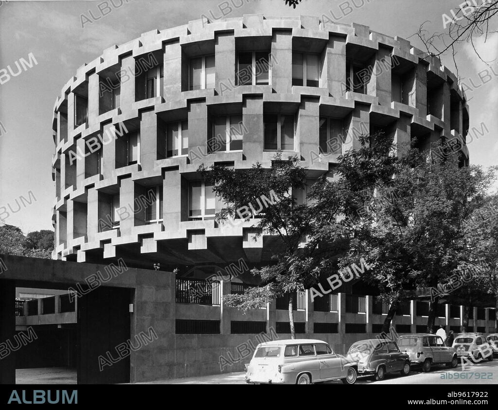 British Embassy, 116 Calle Fernando el Santo, Madrid, Spain, 1966. Photographed for the Ministry of Public Building and Works. The building was designed by William S Bryant. The British Embassy occupied it until 2009.