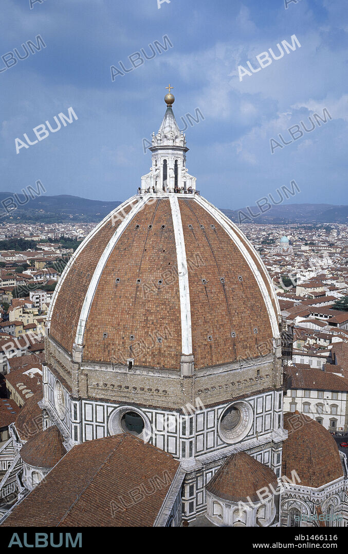 ARTE RENACIMIENTO-QUATTROCENTO. ITALIA. BRUNELLESCHI, Filippo (Florencia,1377-Florencia, 1446). Arquitecto y escultor italiano. Vista general del exterior de la monumental CUPULA del DUOMO, realizada entre 1445 y 1461. FLORENCIA. La Toscana.