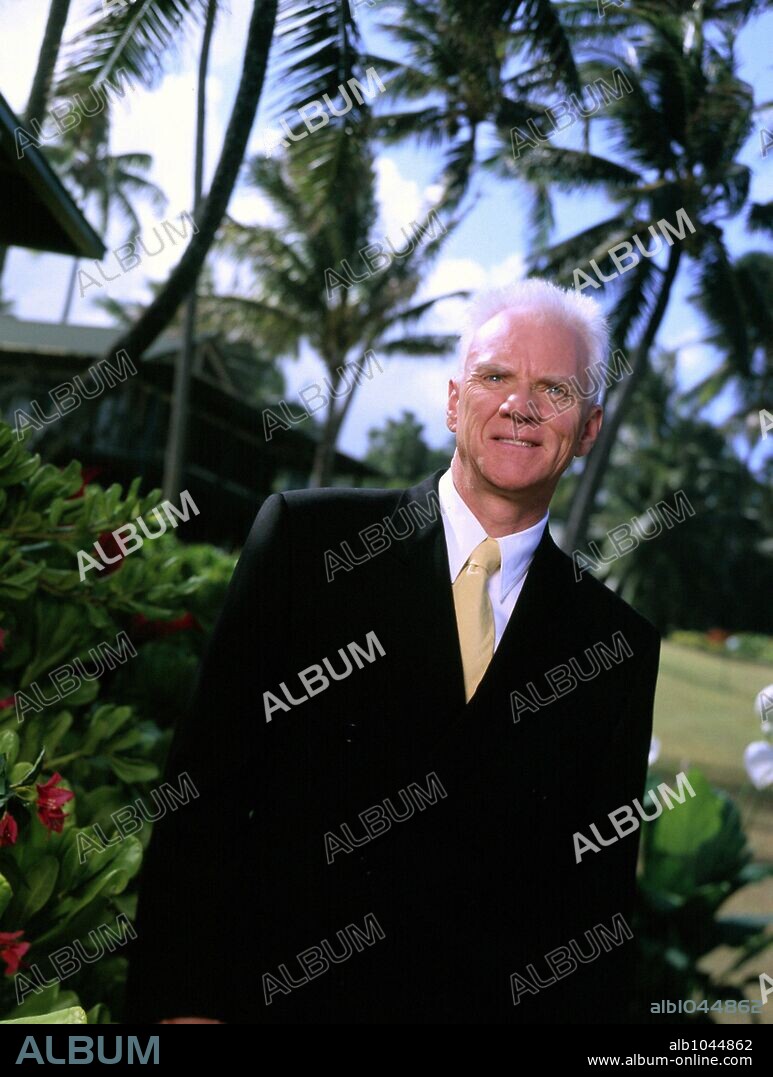 MALCOLM McDOWELL in FANTASY ISLAND-TV, 1998, unter der Regie von PERRY LANG. Copyright AMERICAN BROADCASTING COMPANY.