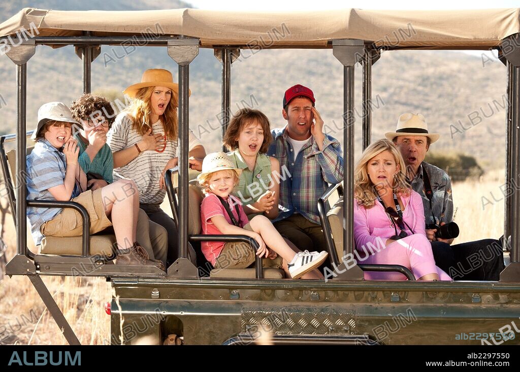 ADAM SANDLER, BELLA THORNE, DREW BARRYMORE, KEVIN NEALON and WENDI MCLENDON-COVEY in BLENDED, 2014, directed by FRANK CORACI. Copyright WARNER BROTHERS.