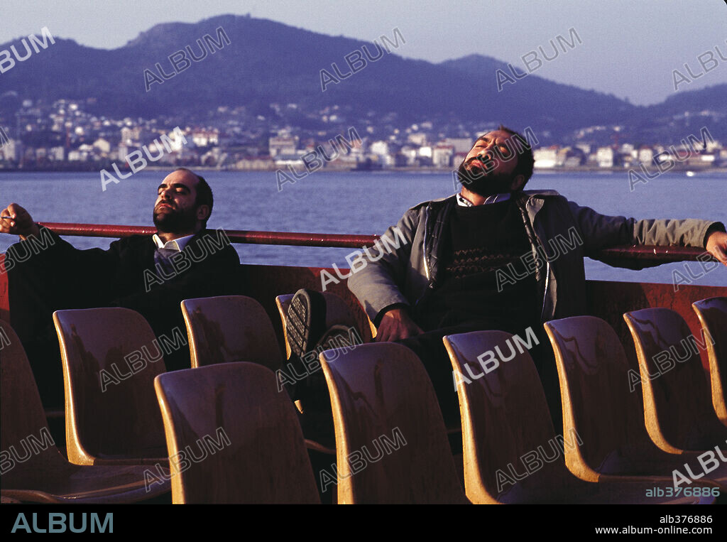 JAVIER BARDEM and LUIS TOSAR in MONDAYS IN THE SUN, 2002 (LOS LUNES AL SOL), directed by FERNANDO LEON DE ARANOA. Copyright ELIAS QUEREJETA PC/MEDIAPRO.