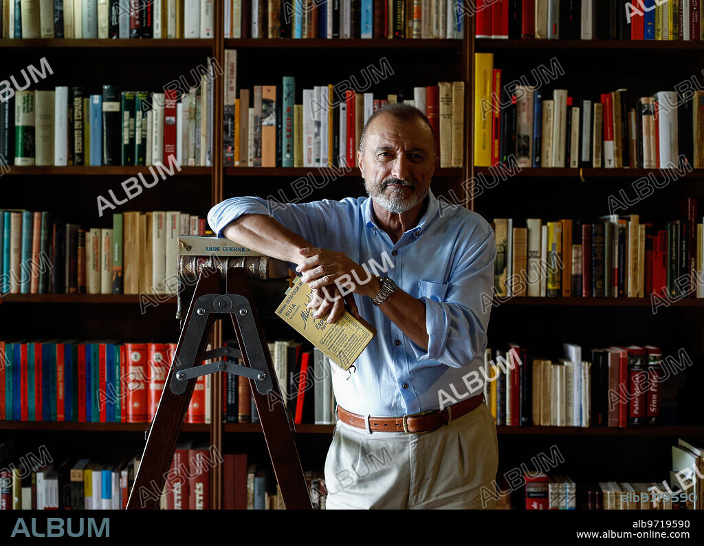 Madrid, 03/10/2017. Entrevista con el escritor Arturo Pérez Reverte en su casa. Foto: Oscar del Pozo ARCHDC.