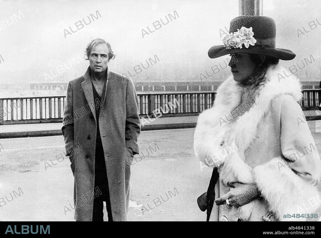 MARIA SCHNEIDER und MARLON BRANDO in ULTIMO TANGO A PARIGI, 1972, unter der Regie von BERNARDO BERTOLUCCI. Copyright UNITED ARTISTS.