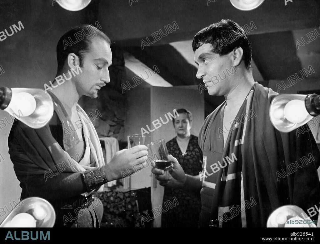 ADOLFO MARSILLACH y CARLOS MENDY en LA CARCEL DE CRISTAL, 1957. Copyright ECA FILMS.