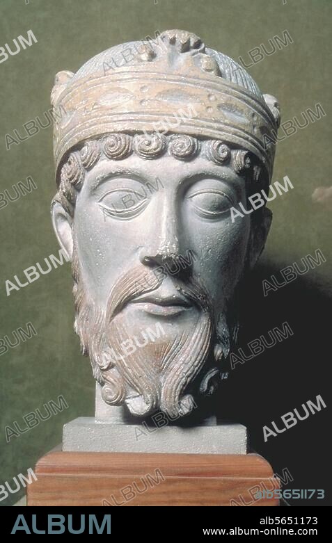 Lothaire, roi de France (954-986) . 941 Laon - 2.3.986 Compiègne. Tête. Sculpture (partie de statue polychrome), XIIe siècle. H. 0,25. Reims, Musée Saint-Rémi.