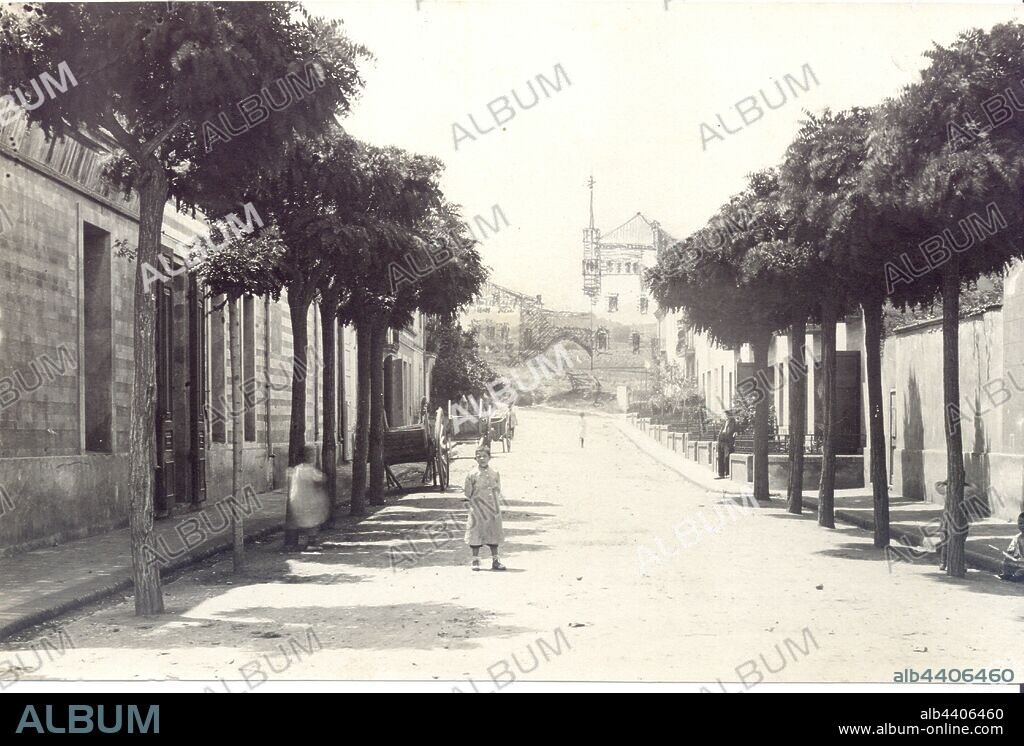ANTONI GAUDÍ y FRANCESC BERENGUER. Dibujo sobre una foto de la zona escolar de la Colonia Güell, Colonia industrial situada en el término municipal de Santa Coloma de Cervelló, Barcelona, 1899.