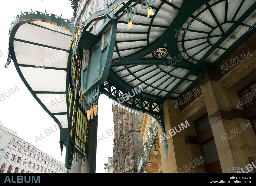 ALPHONSE MUCHA. Czech Republic. Prague. Municipal House (Obecni Dum). 1905-1911. CIvic building. Art Nouveau style. It was designed by Osvald Polivka and Antonin Balsanek. Its interior decoration was made by Mikolas Ales and Alfons Maria Mucha. Detail of the main entrance. Republic Square.