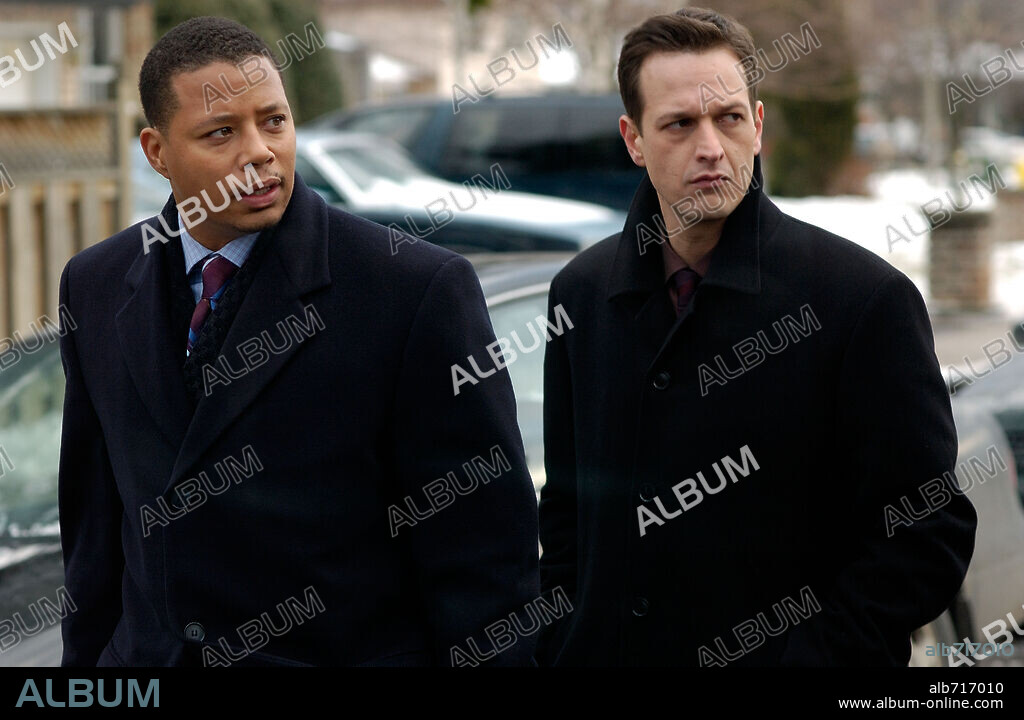 JOSH CHARLES and TERRENCE HOWARD in FOUR BROTHERS, 2005, directed by JOHN SINGLETON. Copyright PARAMOUNT PICTURES / KRAYCHYK, GEORGE.