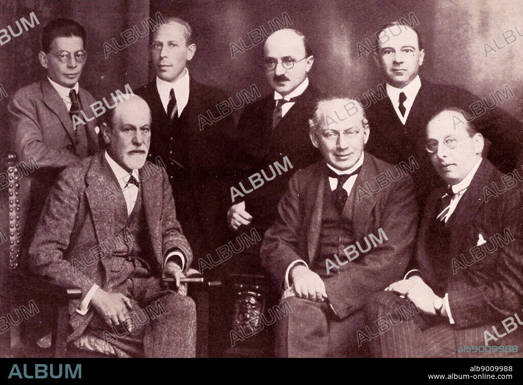 Sigmund Freud with the 'Committee', in Berlin, 1922. Otto Rank, Karl Abraham, Max Eitingon,Ernest Jones, Freud, Max Easington, Ernest Jones, Sandor Ferenczi and Hanns Sachs. Sigmund Freud (1856 - 23 September 1939); Austrian neurologist and the founder of psychoanalysis. 1931.