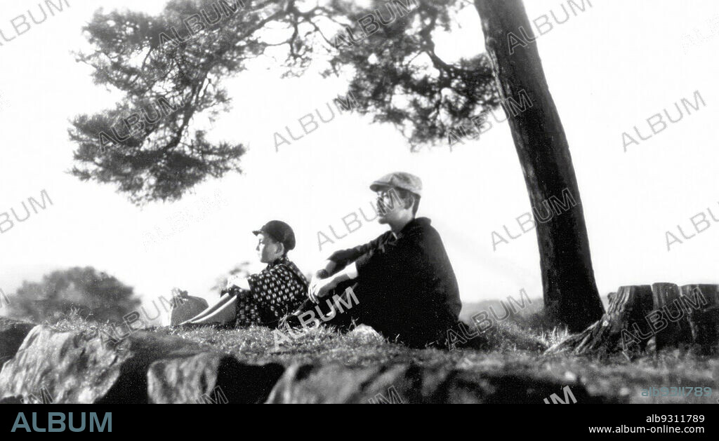 CHISHU RYU and HARUHIKO TSUDA in THERE WAS A FATHER, 1942 (CHICHI ARIKI), directed by YASUJIRO OZU. Copyright Shôchiku.