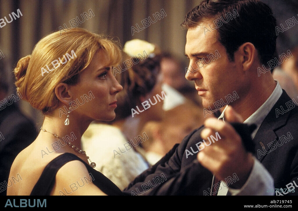 MARTON CSOKAS and NATASHA RICHARDSON in ASYLUM, 2005, directed by DAVID MACKENZIE. Copyright PARAMOUNT CLASSICS / HOGAN, PAUL.