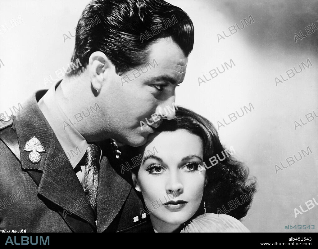 ROBERT TAYLOR and VIVIEN LEIGH in WATERLOO BRIDGE, 1940, directed by MERVYN LEROY. Copyright M.G.M.