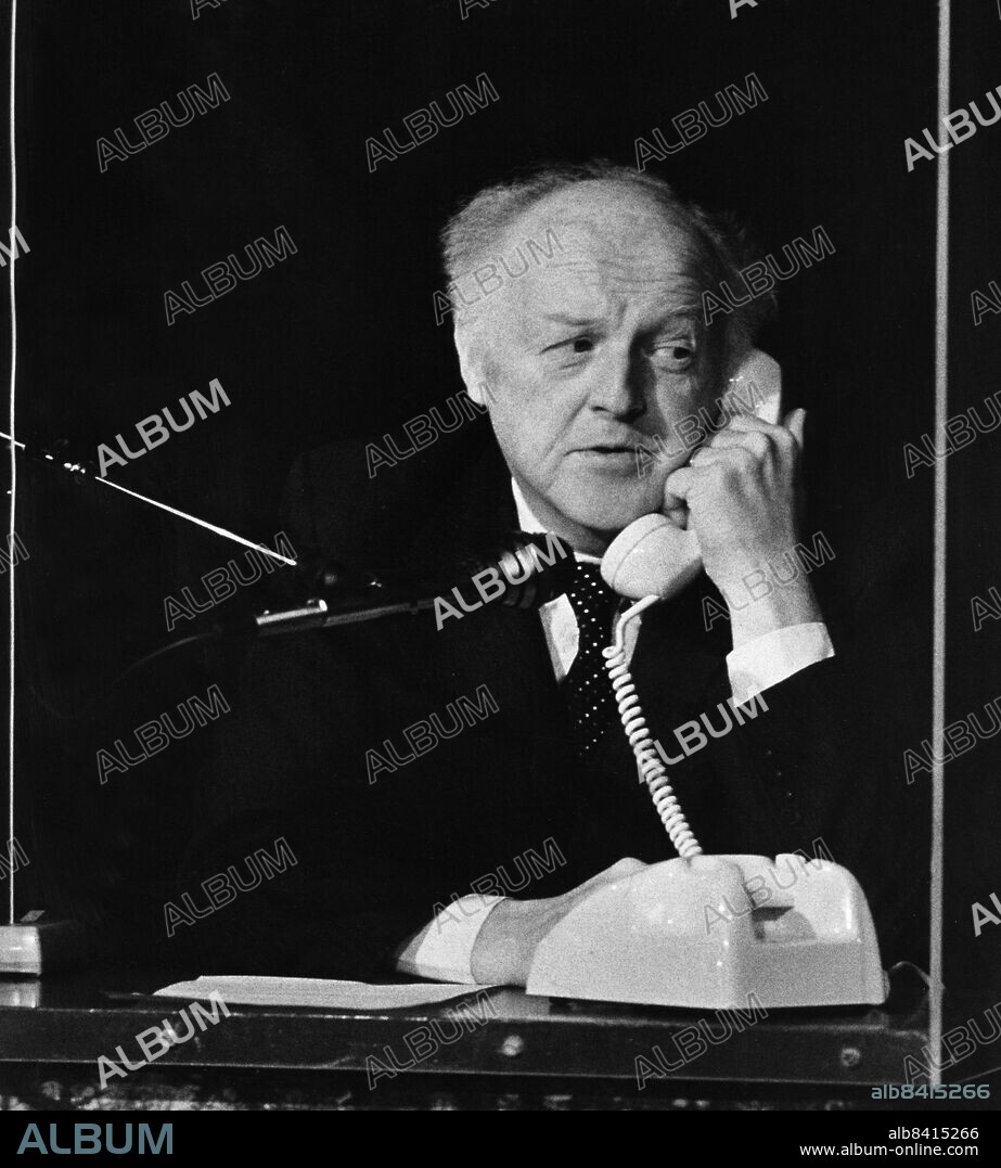 ARKIV STOCKHOLM 19810902. Mannen som gav busringningen ett ansikte, Kalle Sändare eller Carl-Axel Thernberg som han egentligen heter, ses här på Bacchi Wapen i Stockholm.. Foto: Sven Erik Sjöberg/DN / SCANPIX / Kod: 53 . ** SVD OUT **.
