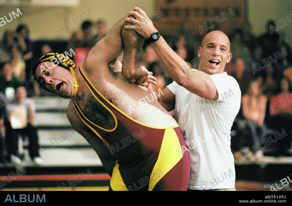 BRAD GARRET y VIN DIESEL en UN CANGURO SUPERDURO, 2005 (THE PACIFIER), dirigida por ADAM SHANKMAN. Copyright DISNEY ENTERPRISES / HAYES, KERRY.