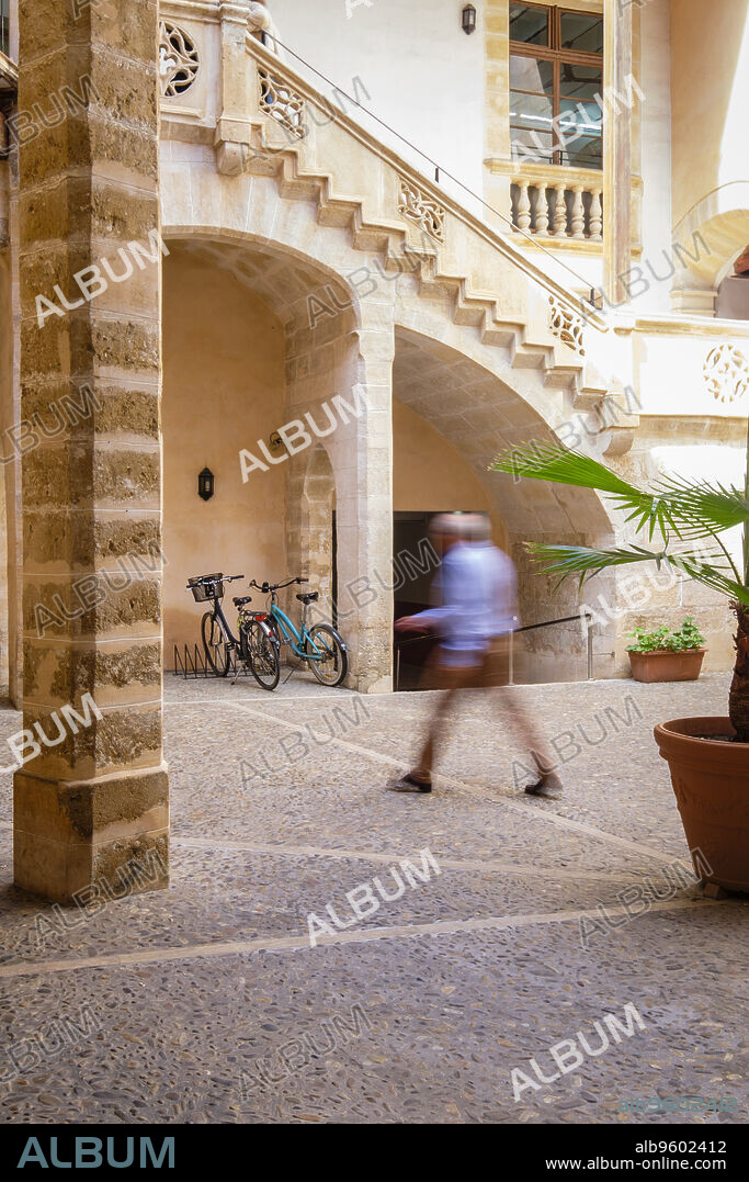 Cal Comte de la Cova, gotico, siglo XIV, escuela superior de turismo, Palma, Mallorca, balearic islands, Spain.