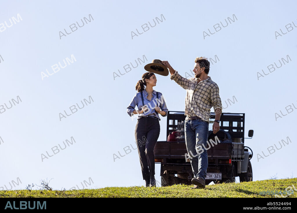 ADAM DEMOS and VICTORIA JUSTICE in A PERFECT PAIRING, 2022, directed by STUART MCDONALD. Copyright Screen Queensland.