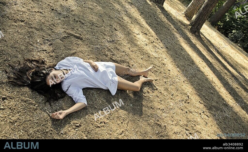 MACARENA GARCIA in HOLY CAMP!, 2017 (LA LLAMADA), directed by JAVIER AMBROSSI and JAVIER CALVO. Copyright Apache Films / Sábado Películas / RTVE.