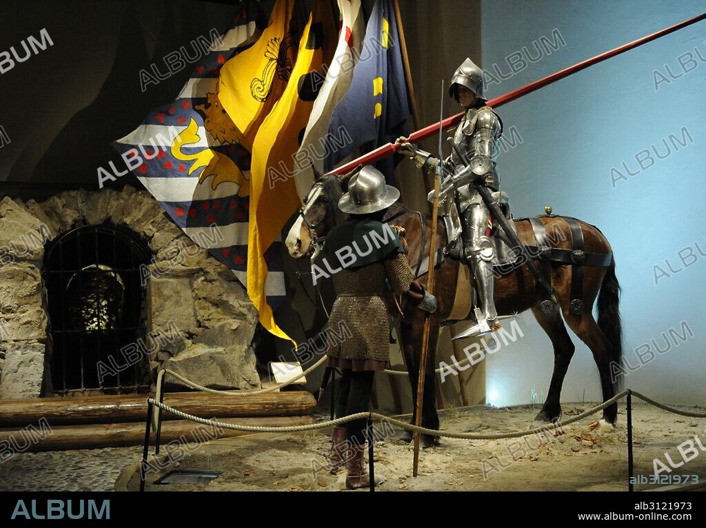 Figuras mostrando un soldado a caballo y uno a pie dirigiéndose a la Batalla de Brunkeberg (1471). Ejército sueco. Edad Media. Museo Medieval. Estocolmo. Suecia.