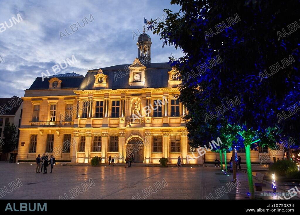 Hotel de Ville, Place Alexandre Israël, Troyes, Champagne-Ardenne Region, Aube Department, France, Europe.