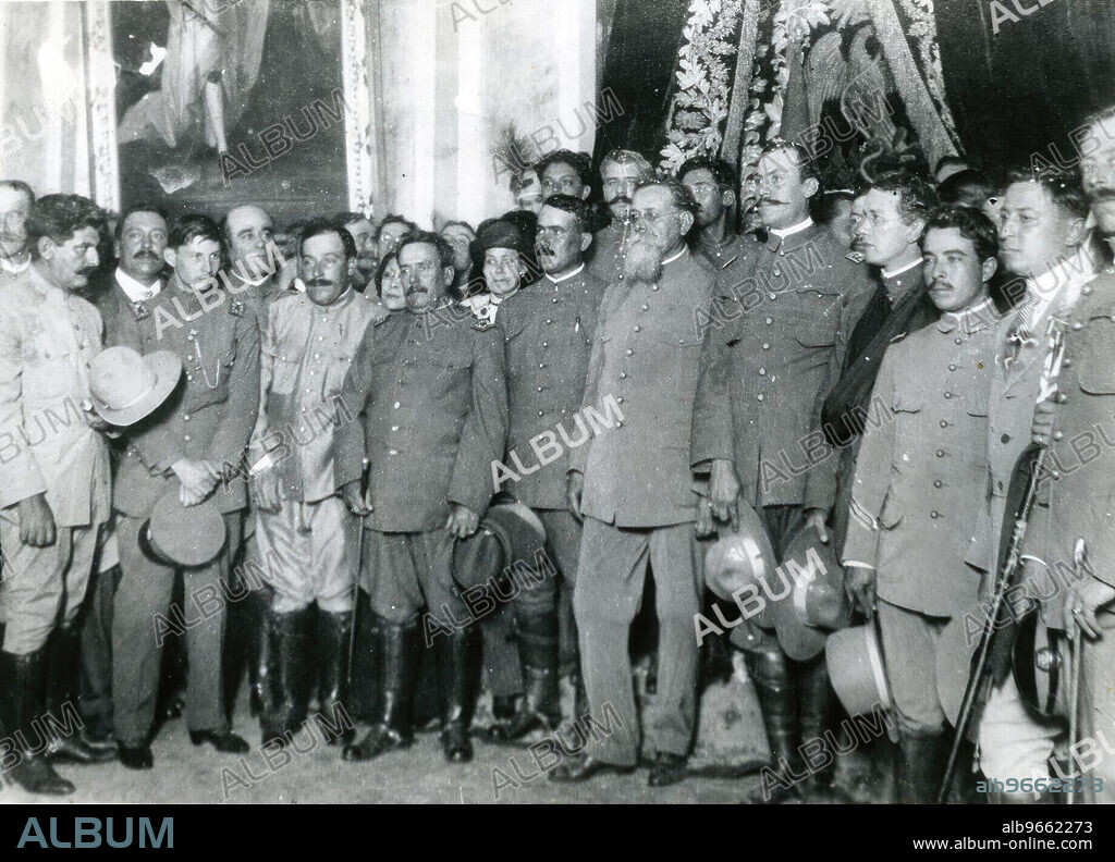 Lucio Blanco, Paulino Fontes, Rafael Buelna, Ignacio Bonillas, Franciso Cosio Robelo, Ignacio L. Pesqueira, Alvaro Obragon, Venustiano Carranza, Luís Caballero, Francisco Coss, Eduardo Hay, Federico Montes, Alfredo Breceda and other bosses, in the reception room of the National Palace, after the victory of the Constitutionalists in Mexico, August 20, 1914.