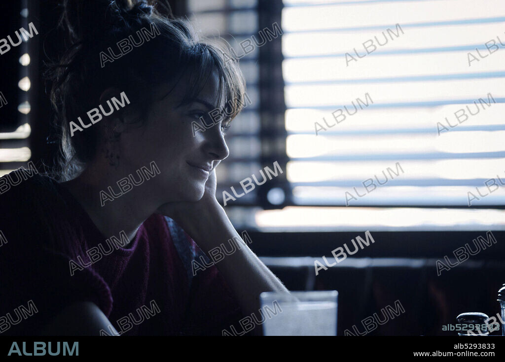 SHAILENE WOODLEY in ENDINGS, BEGINNINGS, 2019, directed by DRAKE DOREMUS. Copyright CJ ENTERTAINMENT.