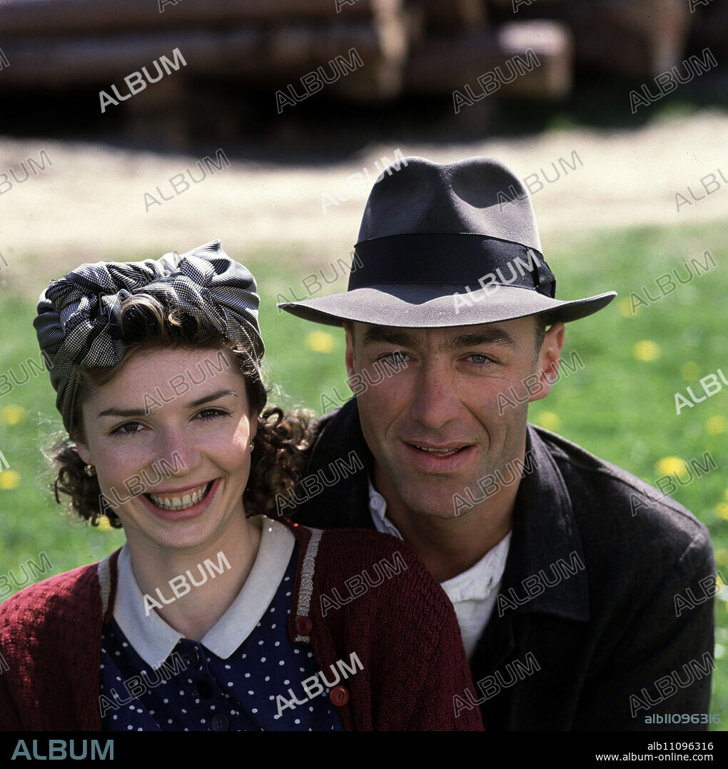 RAMA DAMA / BRD 1990 / Joseph Vilsmaier 'Rama Dama' is set in Munich's post-war ruins: Kati (DANA VAVROVA) and Hans (the now deceased WERNER STOCKER) love each other. But when her missing husband returns from captivity, Kati makes a difficult decision. / Headline: RAMA DAMA / BRD 1990.