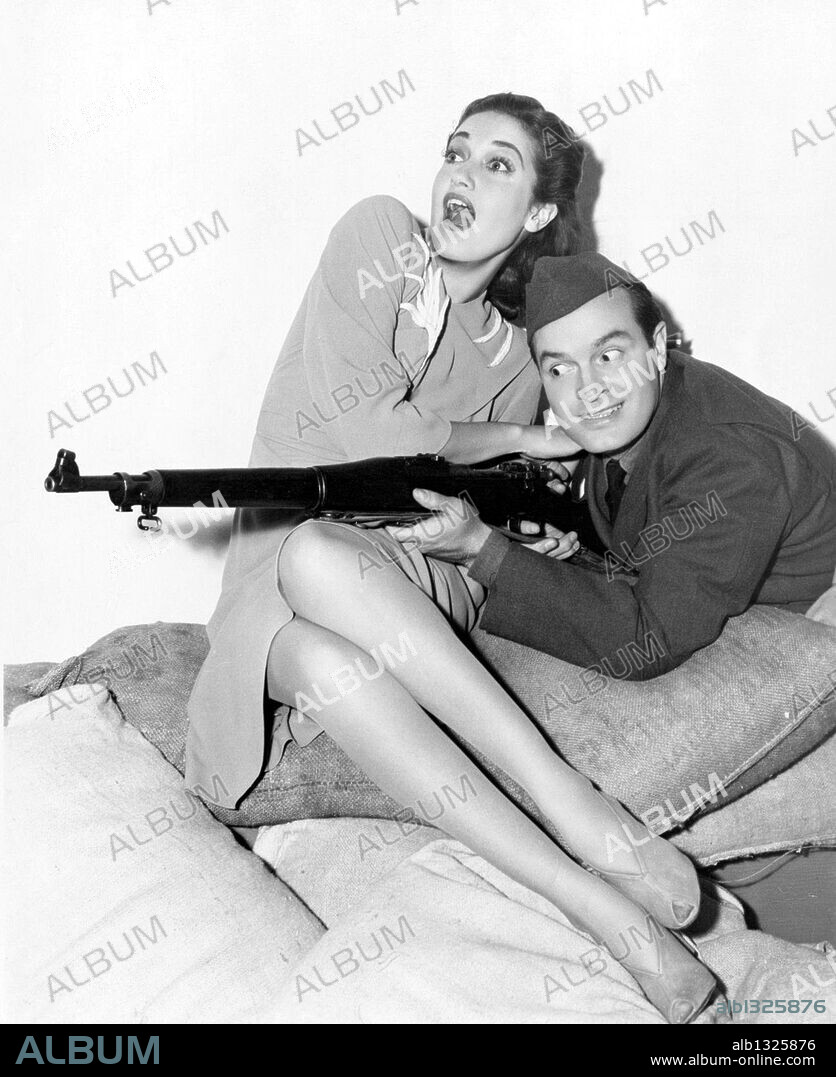 BOB HOPE and DOROTHY LAMOUR in CAUGHT IN THE DRAFT, 1941, directed by DAVID BUTLER. Copyright PARAMOUNT PICTURES.