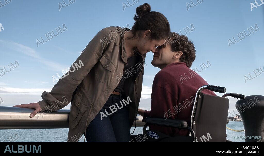 JAKE GYLLENHAAL and TATIANA MASLANY in STRONGER, 2017, directed by DAVID GORDON GREEN. Copyright LIONSGATE.