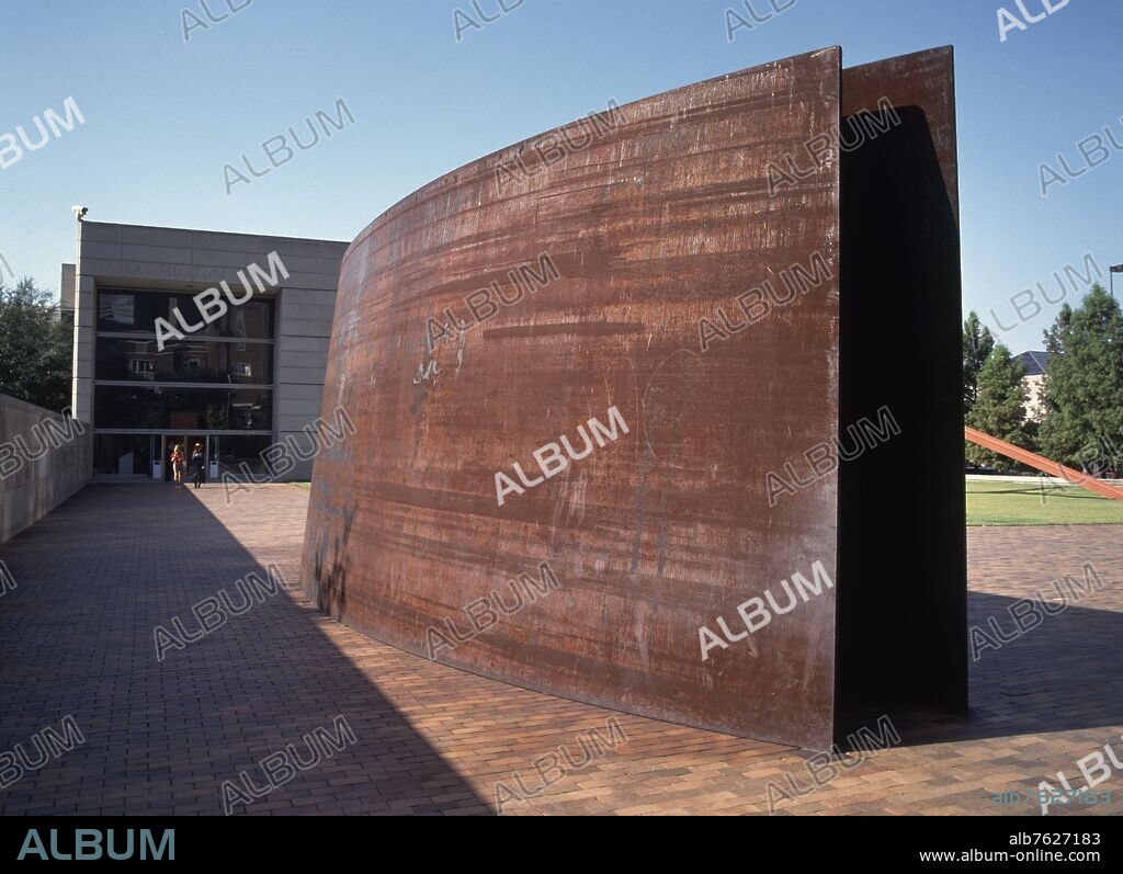 EXT- ESCULTURA S XX- PLANCHAS DE HIERRO OXIDADO.