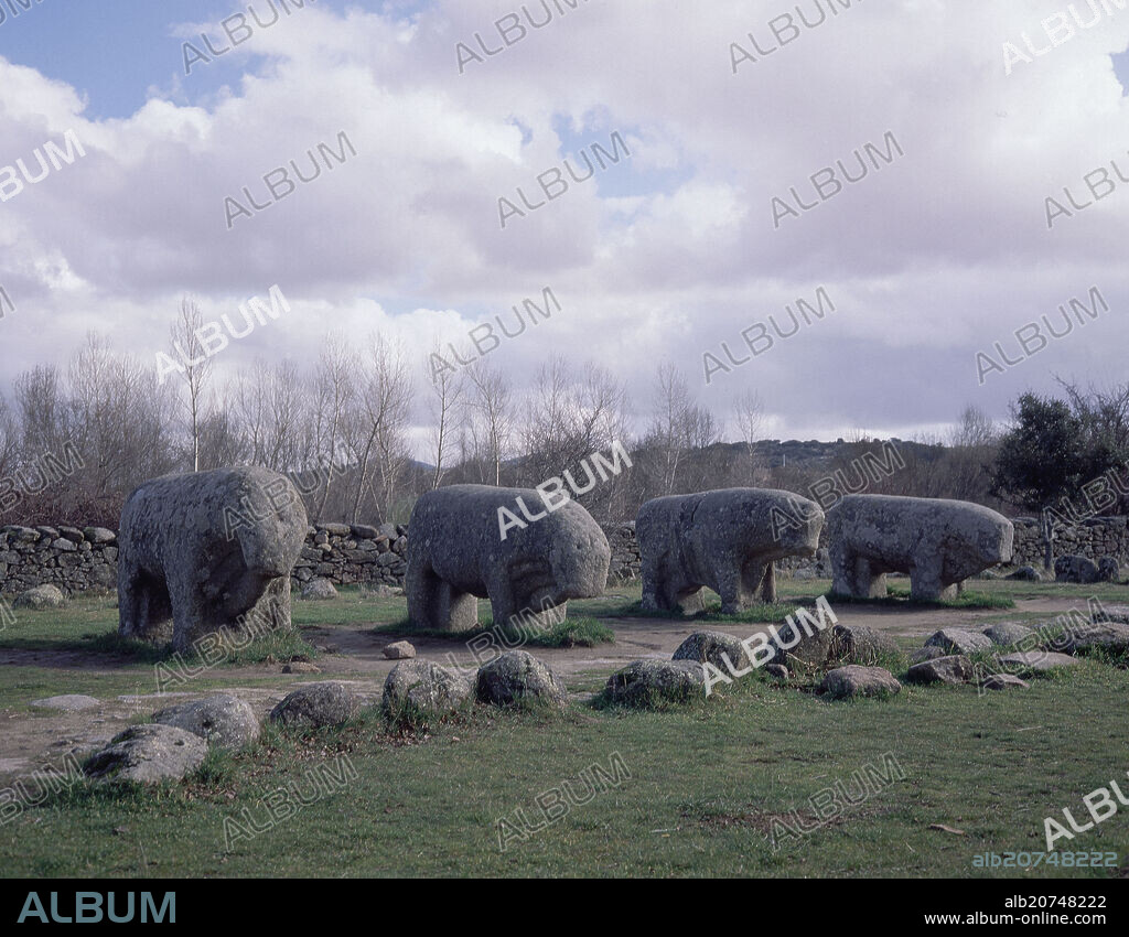 TOROS DE GUISANDO - ESCULTURA CELTIBERICA - SIGLOS III/ II AC.