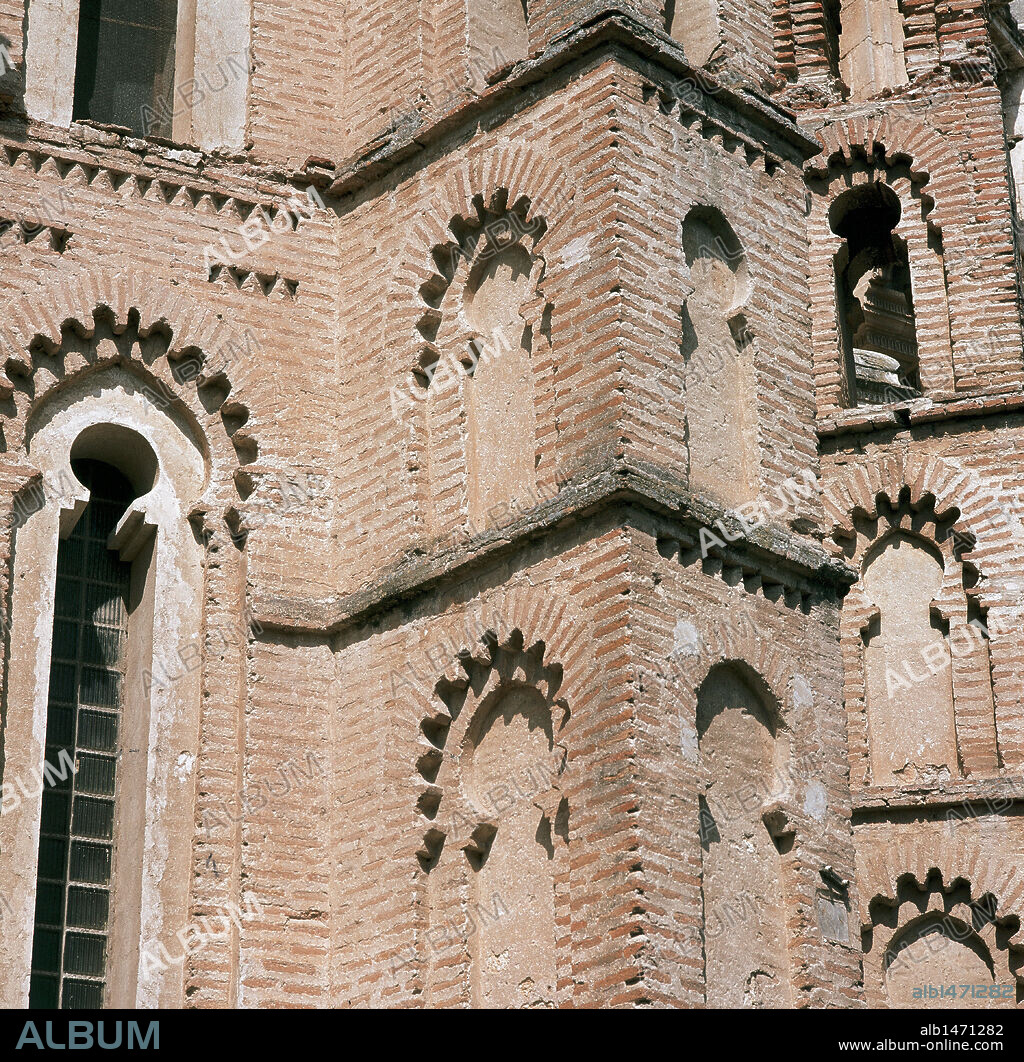 ARTE GOTICO-MUDEJAR. ESPAÑA. CONVENTO DE SAN PABLO. Templo gótico-mudéjar fundado en 1324 por don Juan Manuel. Vista parcial del exterior de la IGLESIA. PEÑAFIEL. Provincia de Valladolid. Castilla-León.