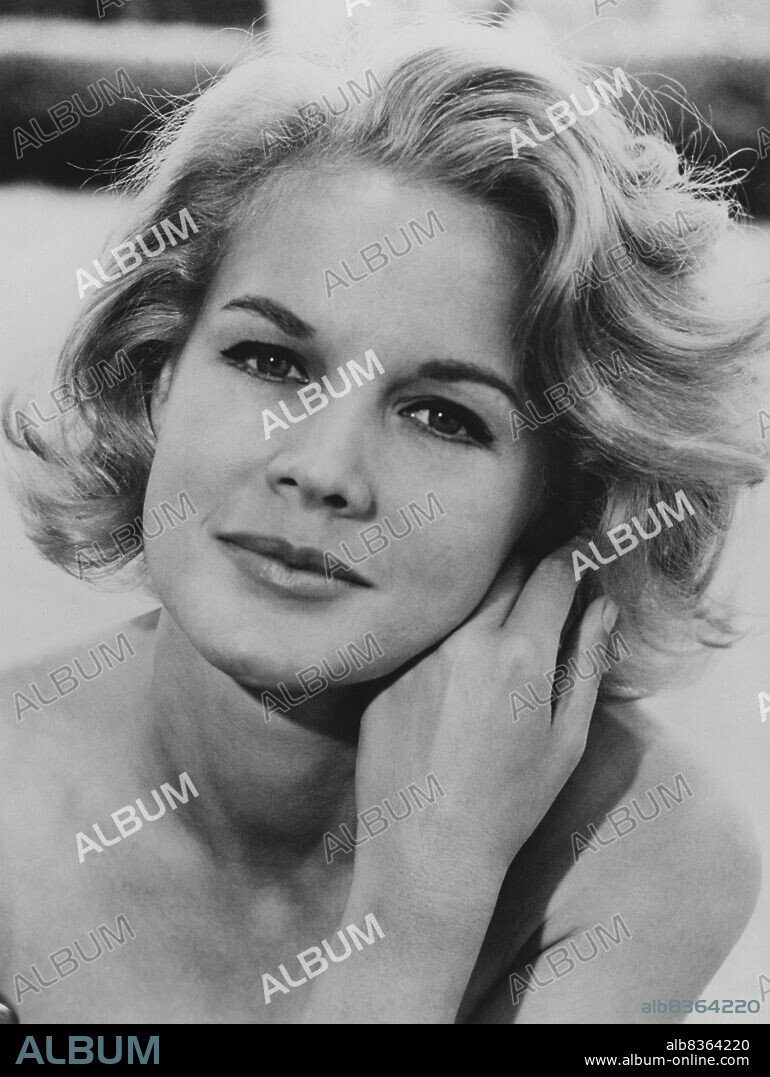 Carroll Baker (1931-), actriz de cine estadounidense de origen ruso-polaca.