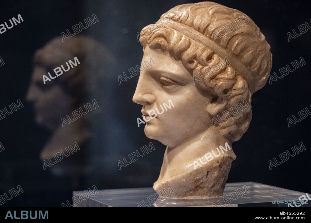 Minerva Pacifica, Dama de Calahorra , marmol, siglo II d. C. , La Clínica, Museo de la Romanización, Calahorra, La Rioja , Spain, Europe.