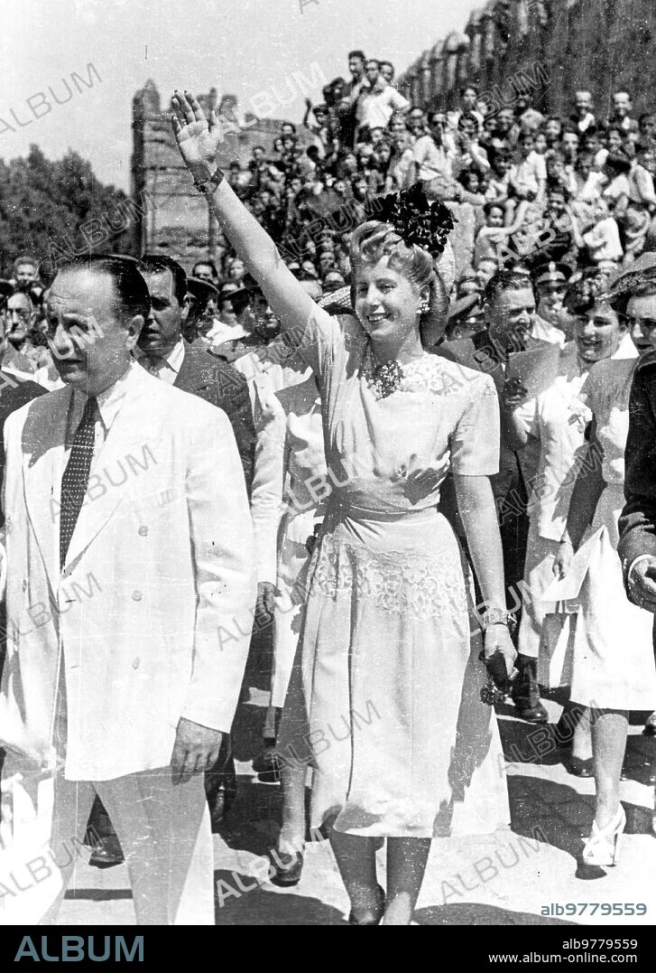 Eva Duarte de Perón during her official visit to Spain in June 1947. In the image, in Seville.