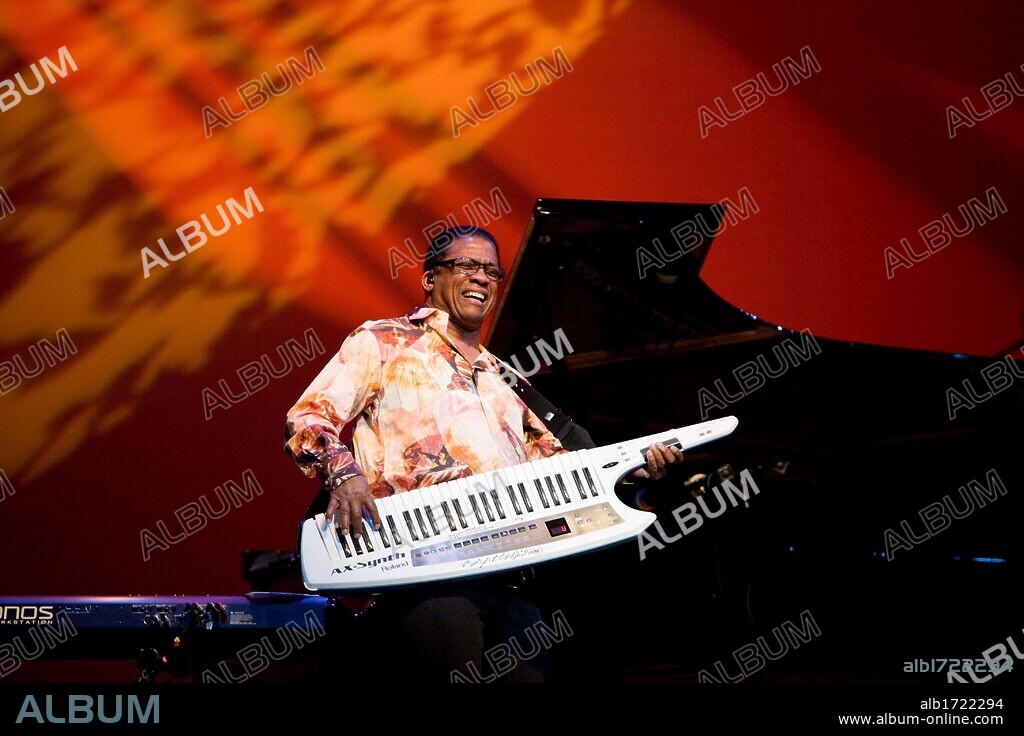 Sep. 23, 2001 - San Diego, California, U.S. - Grammy Award winning jazz pioneer HERBIE HANCOCK performed at the Balboa Theater. Hancock was joined by bassist J. Genus, guitarist L. Loueke, and All-Star drummer V. Colaiuta. 23/09/2001