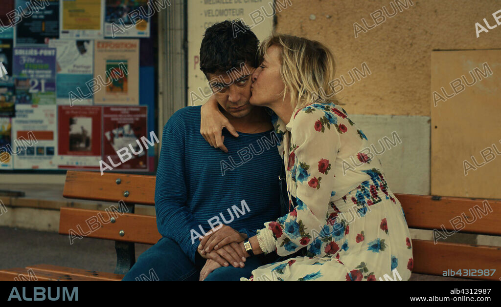 RICCARDO SCAMARCIO and VALERIA BRUNI TEDESCHI in LES ESTIVANTS, 2018, directed by VALERIA BRUNI TEDESCHI. Copyright Ad Vitam Production / BiBi Film / Canal+.