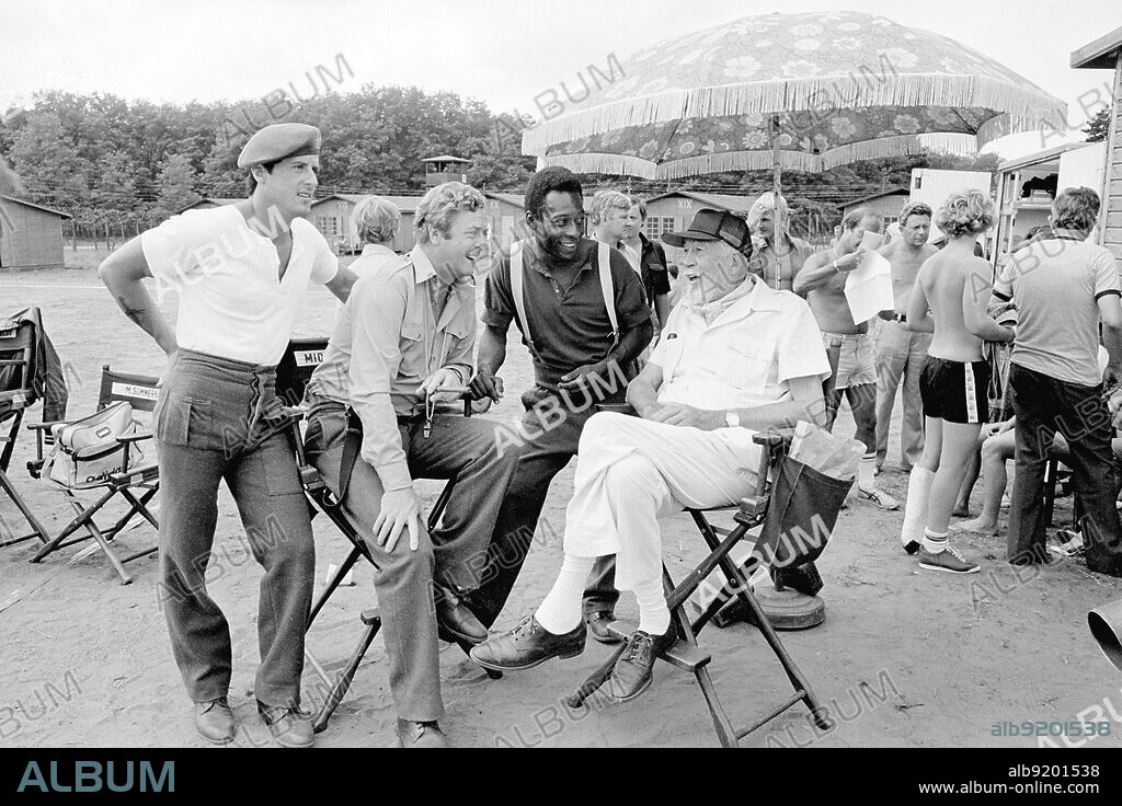 JOHN HUSTON, MICHAEL CAINE, SYLVESTER STALLONE and pele in VICTORY, 1981, directed by JOHN HUSTON. Copyright LORIMAR/PARAMOUNT.