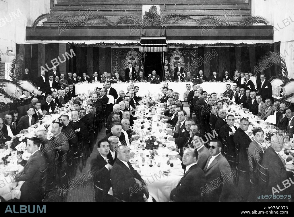 Agosto 1926. Carlet - Valencia - en el Salon del teatro Giner - banquete en honor del general primo de Rivera con motivo de sus visita A dicho pueblo.
