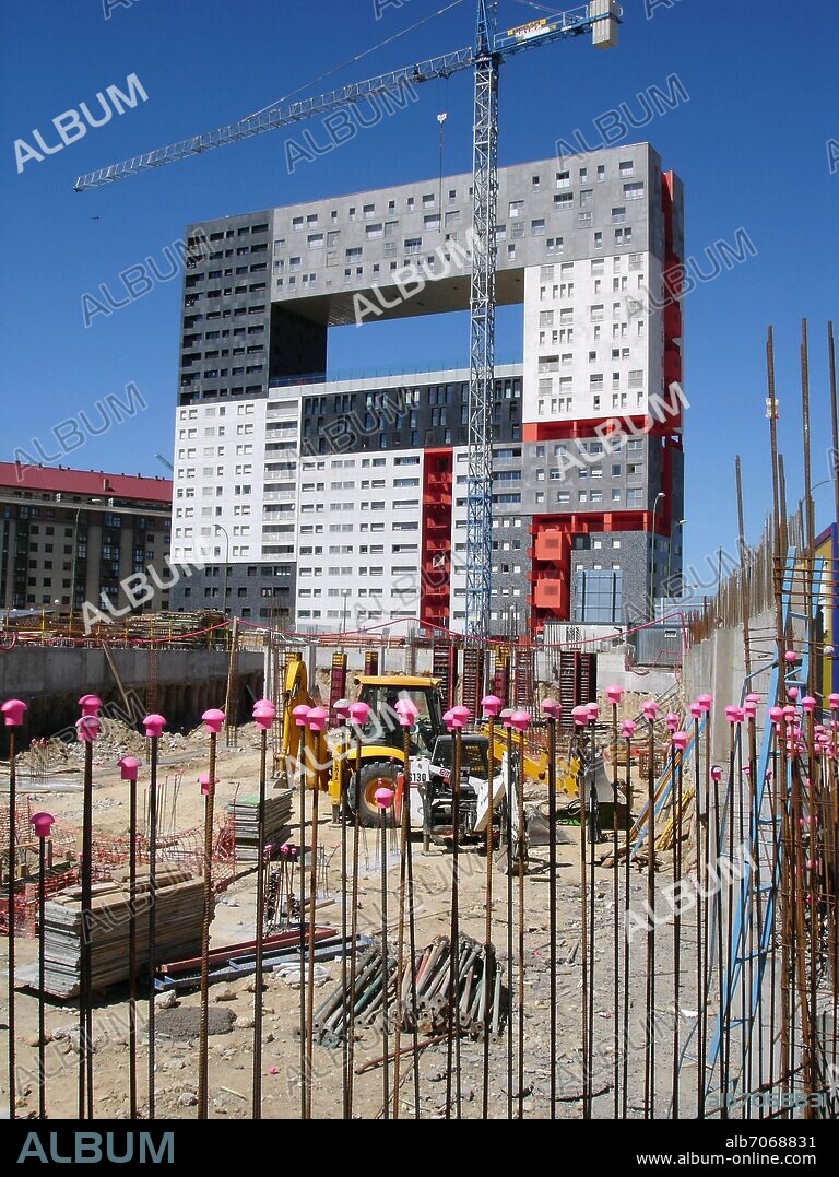 BLANCA LLEO FERNANDEZ (1959-) Y ESTUDIO MVRDV. EDIFICIO MIRADOR EN SANCHINARRO - 2004.