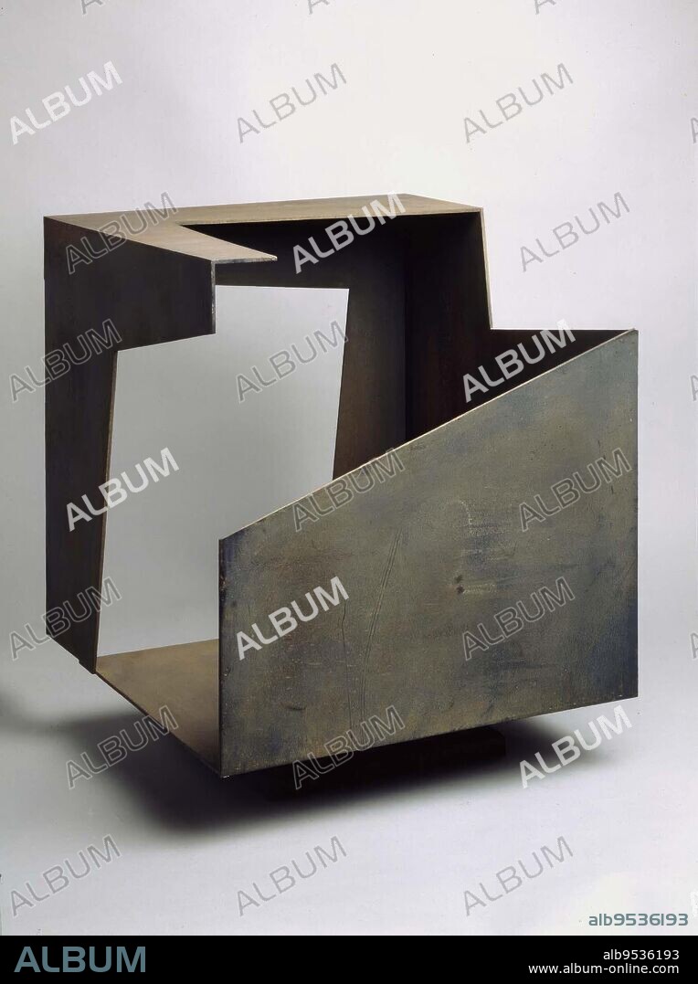 JORGE DE OTEIZA. Jorge Oteiza/ Caja vacía (Empty Box), 1958. 53,5 x 46 x 46 cm.