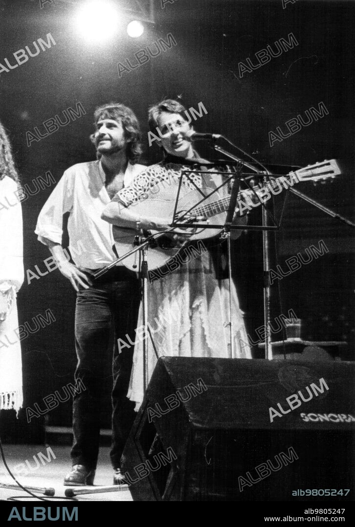8 mayo 1983. Concierto de los Cantautores Luis Eduardo Aute y Joan Baez en el palacio de los Deportes de Madrid.
