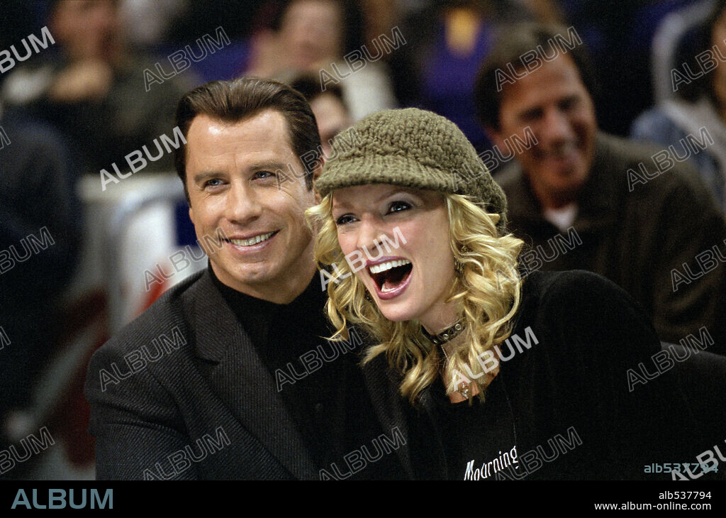 JOHN TRAVOLTA and UMA THURMAN in BE COOL, 2005, directed by F. GARY GRAY. Copyright METRO GOLDWYN MAYER / PHILLIPS, RON.