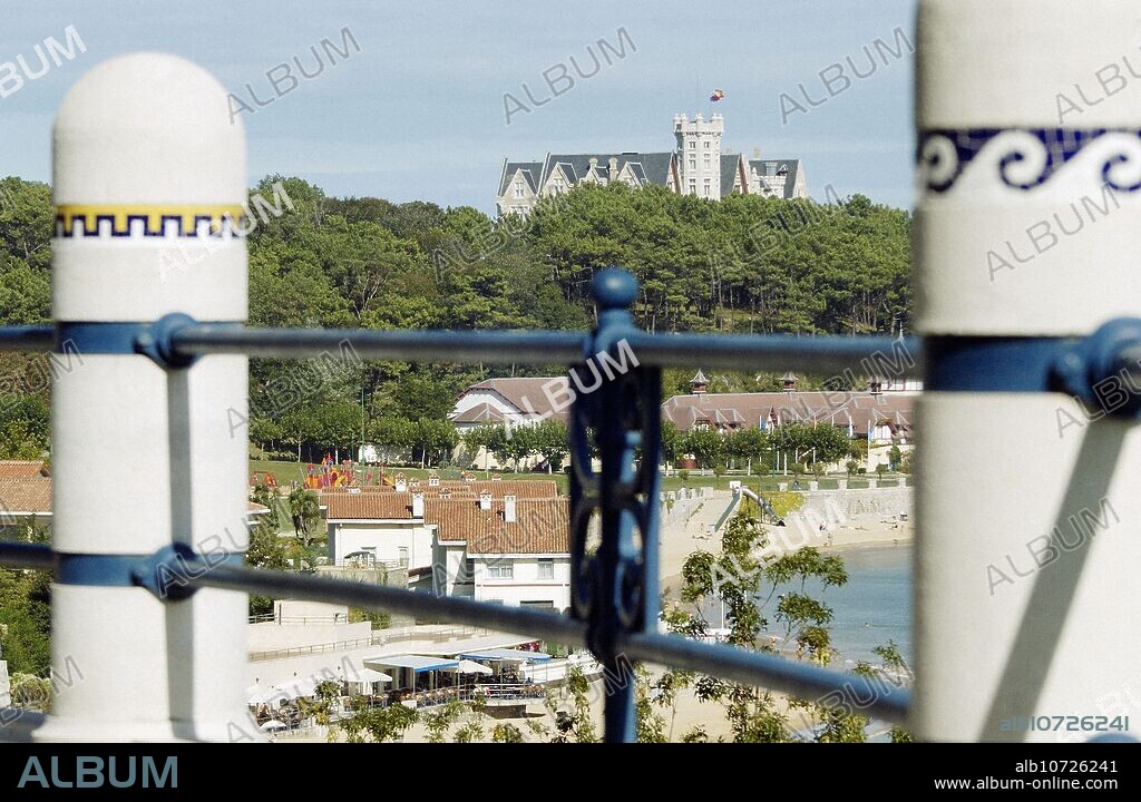 Playa de los Peligros and Playa de la Magdalena. View from Reina Cristina avenue. Santander. Cantabria. Spain.