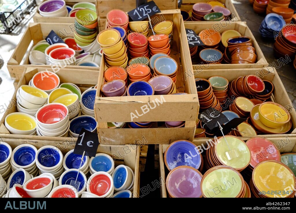 ceramica tipica, mercado comarcal, Santanyi, Mallorca, balearic islands, spain, europe.